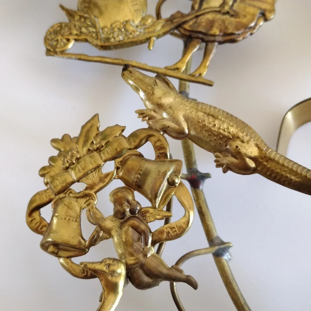 VTG All Holiday Season Brass Wreath - Picture 7 of 13